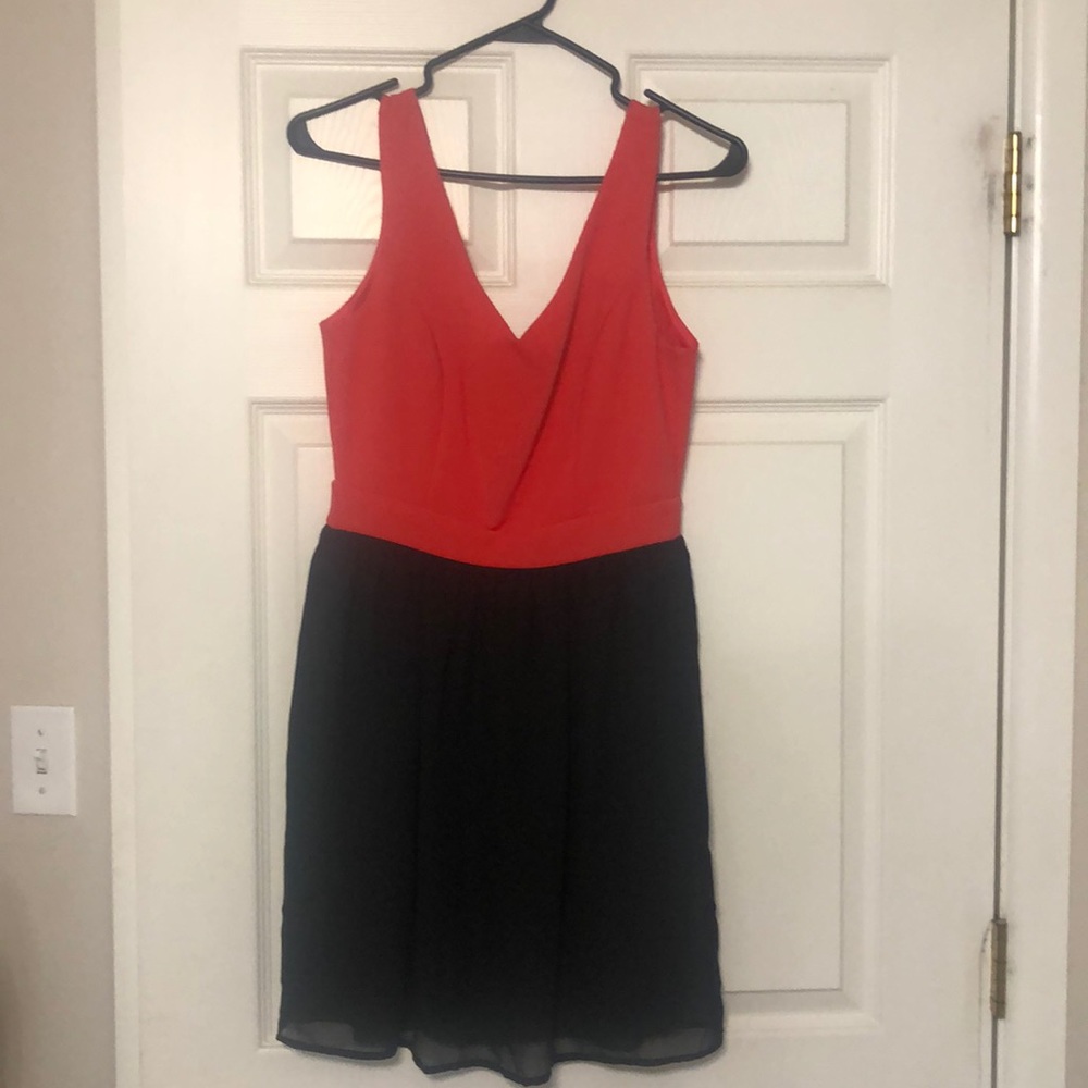 Melon and black v neck dress size medium.